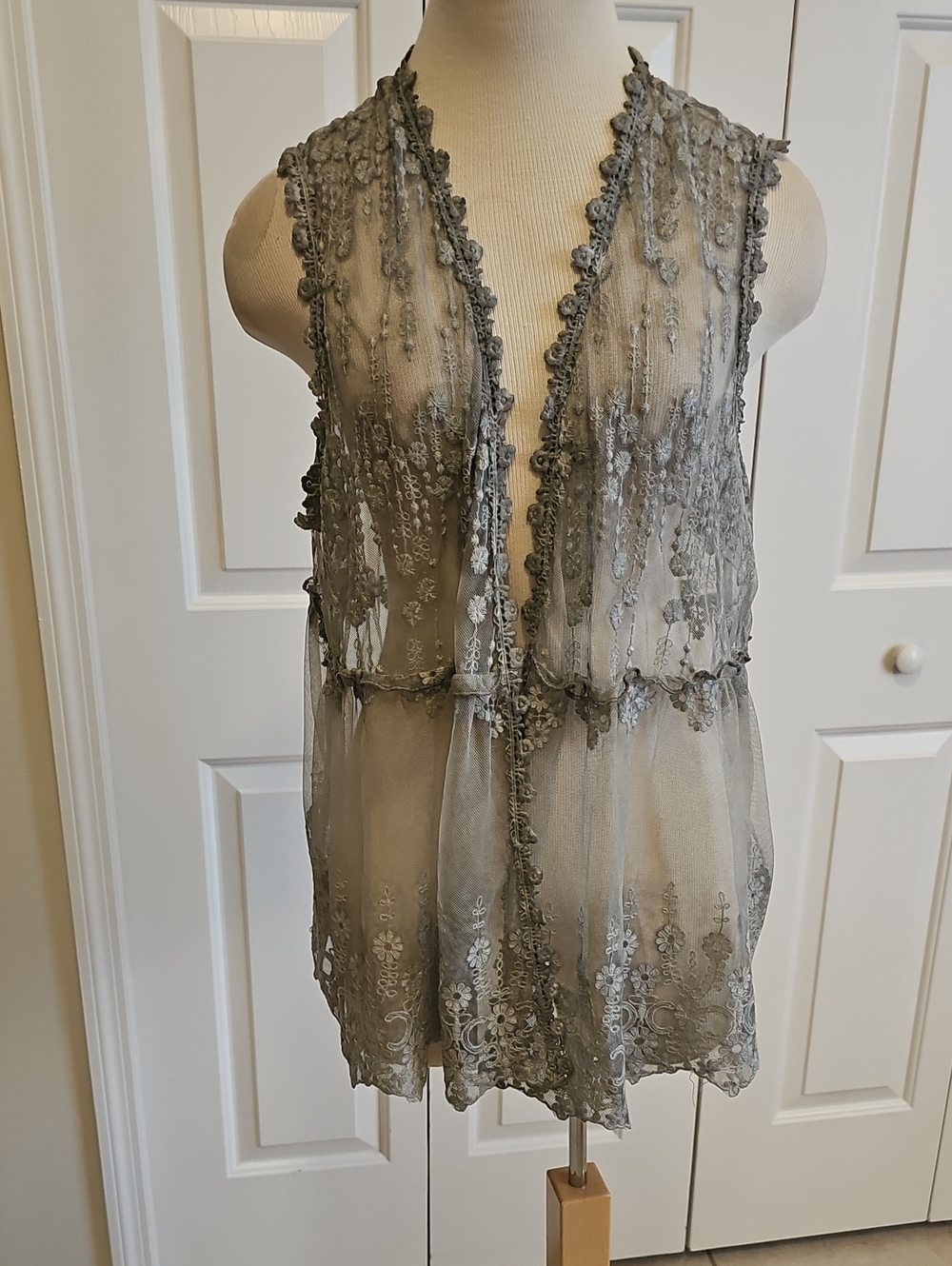Coldwater Creek Sheer Lace Embroidered Layering Cover-Up in Gray PKL